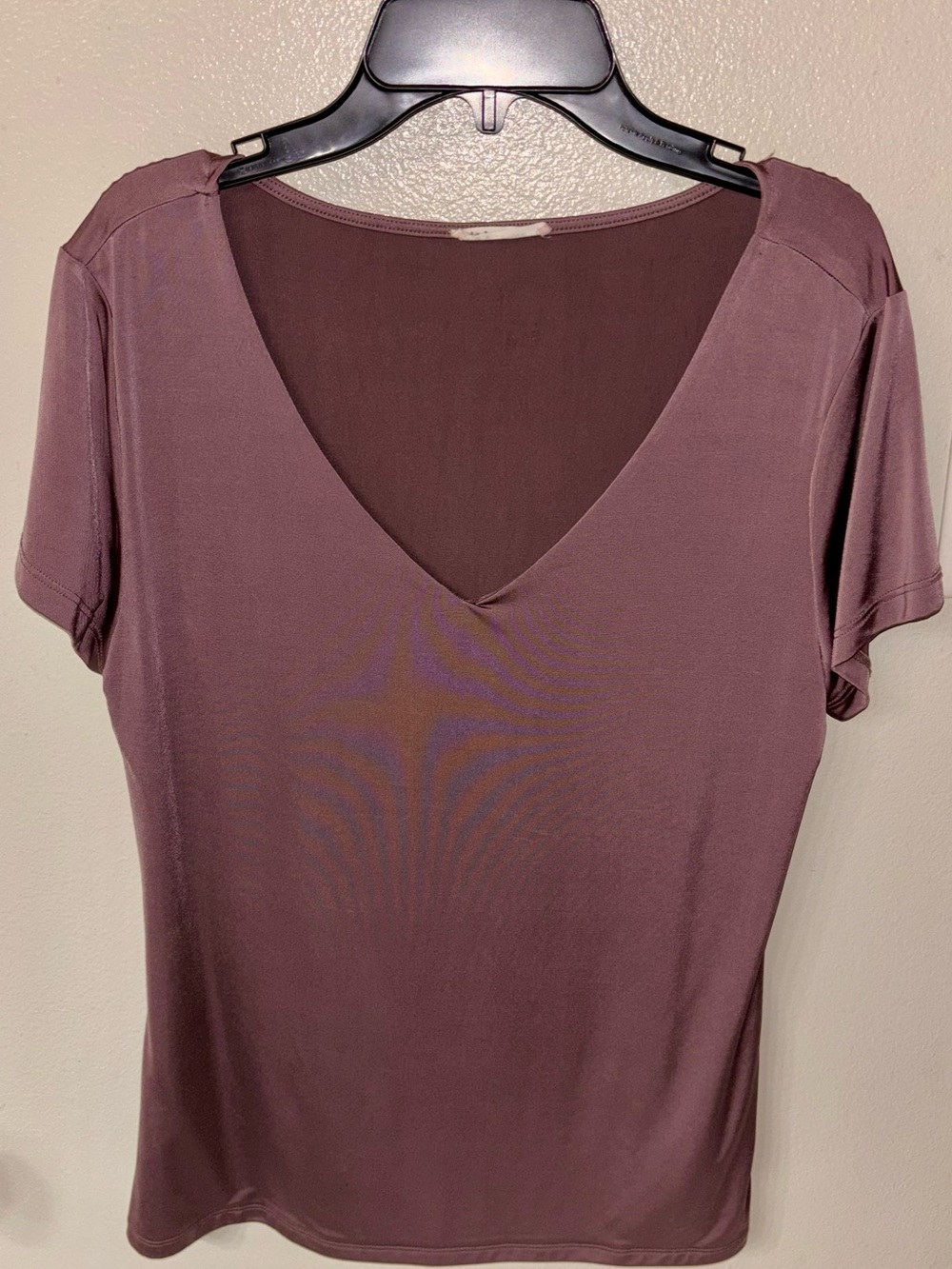 Women's Plum V-Neck Short Sleeve Tee